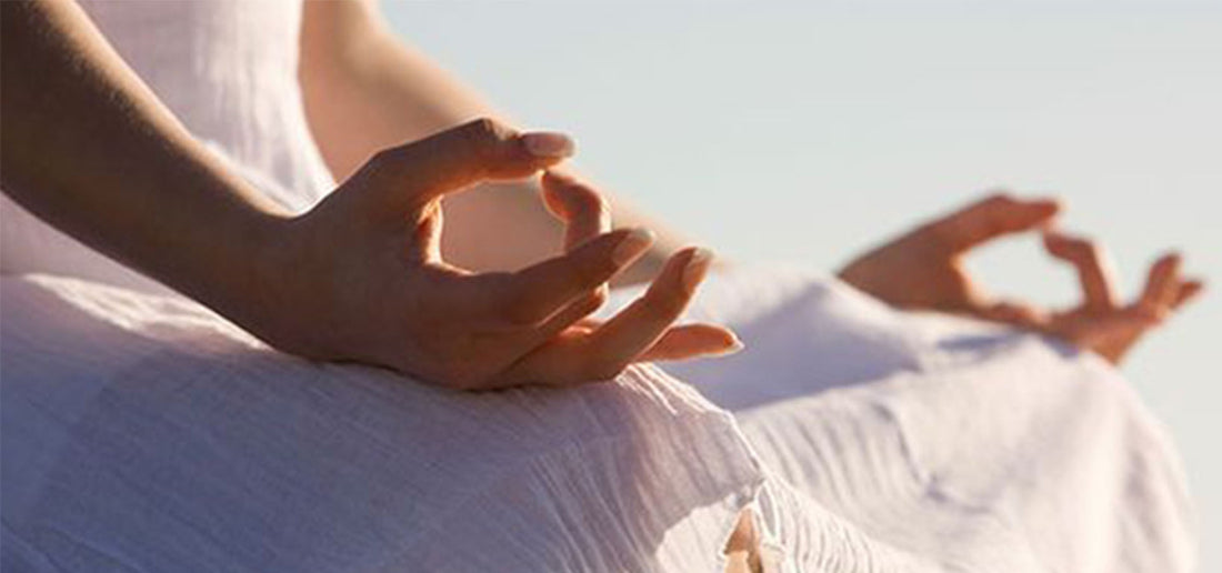 Dapatkan Wajah Glowing dengan Facial Yoga yang Mudah Ini